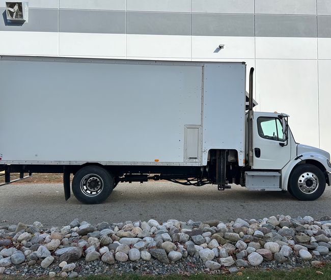 2017 FREIGHTLINER BUSINESS CLASS M2 106 - Image 4